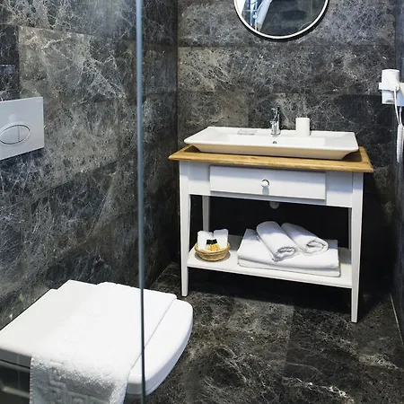 Puka Hotel *